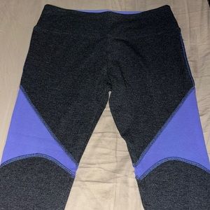 Solow sport size large 3 quarter length gray and purple workout leggings